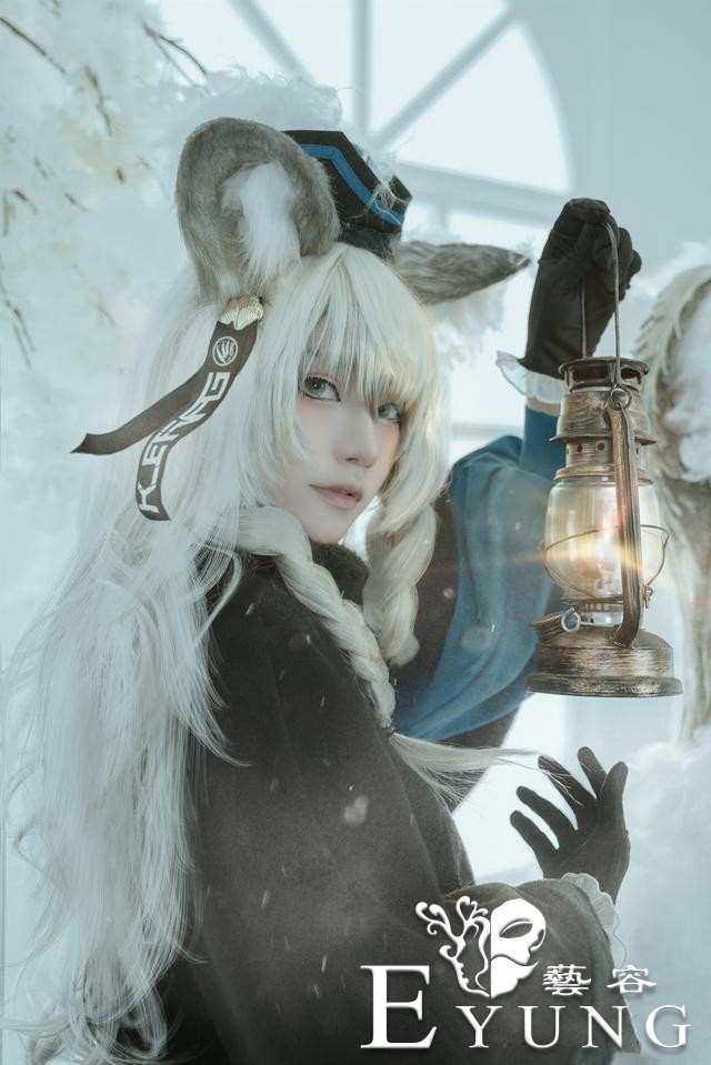 三组国人妹子COS的人气手游《明日方舟》角色“初雪”！非常唯美-3.jpg