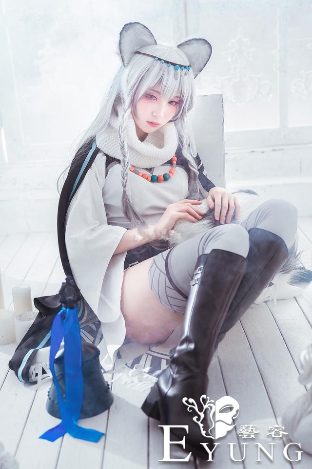 三组国人妹子COS的人气手游《明日方舟》角色“初雪”！非常唯美-12.jpg