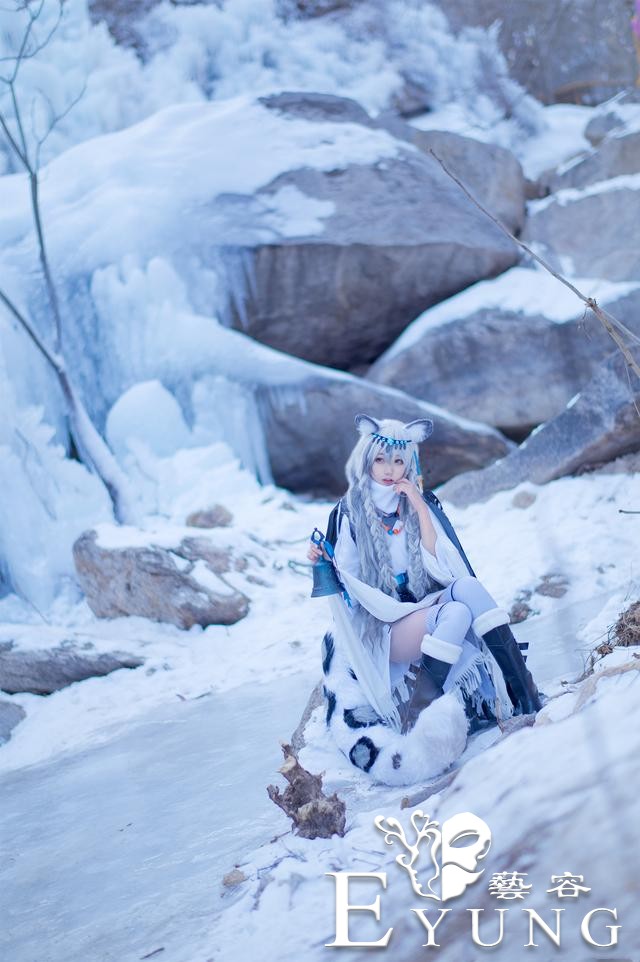 三组国人妹子COS的人气手游《明日方舟》角色“初雪”！非常唯美-21.jpg