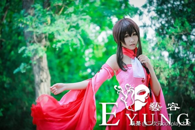 她玩了九年cosplay，父母还会把她的照片印出来做相册-5.jpg