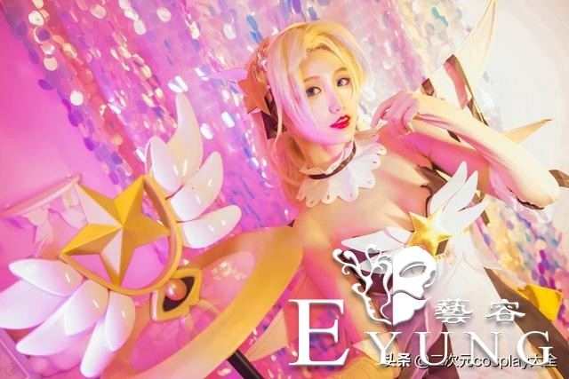 她玩了九年cosplay，父母还会把她的照片印出来做相册-4.jpg