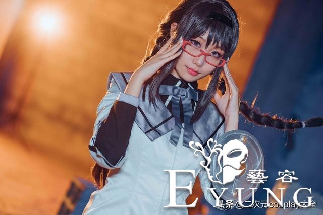 她玩了九年cosplay，父母还会把她的照片印出来做相册-6.jpg