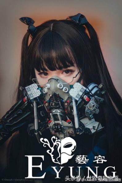 有前也有后！伪娘穿紧身皮衣露诱人魔鬼曲线-1.jpg