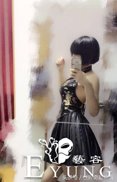 有前也有后！伪娘穿紧身皮衣露诱人魔鬼曲线-8.jpg