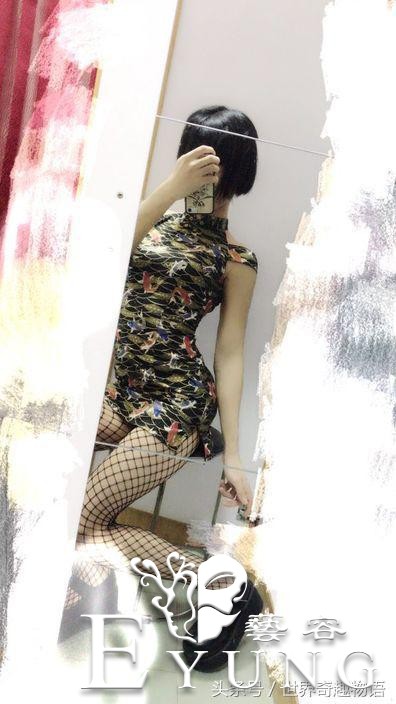有前也有后！伪娘穿紧身皮衣露诱人魔鬼曲线-9.jpg