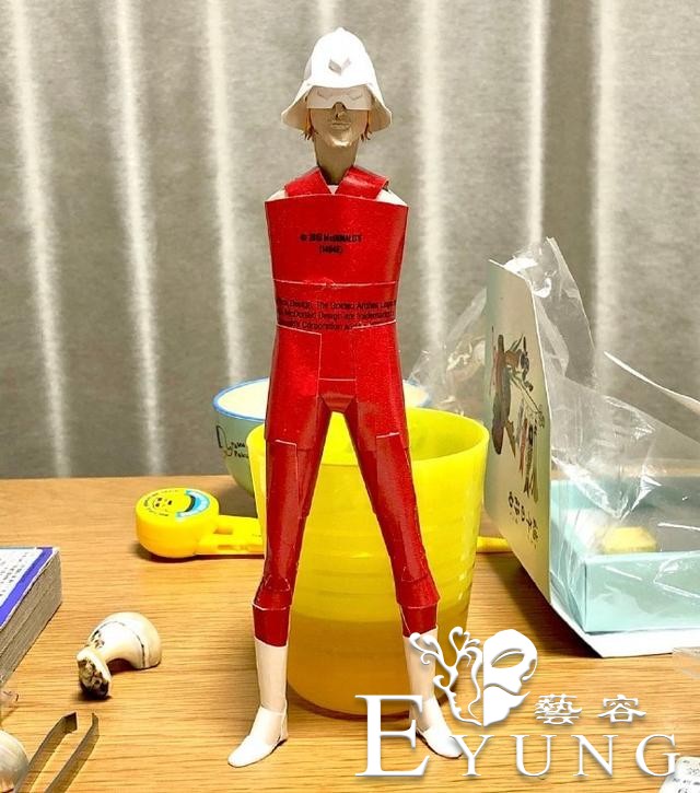 老婆不给买高达，日本宅男自己做了一个，材料是麦当劳的包装盒-5.jpg