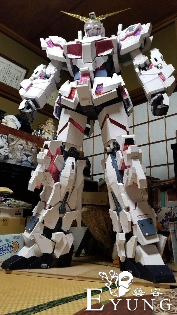 老婆不给买高达，日本宅男自己做了一个，材料是麦当劳的包装盒-8.jpg