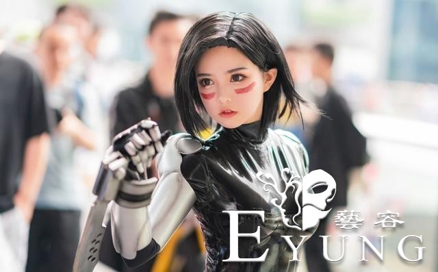 胶衣COS代表人“六二二”，平时的她其实是个双马尾萌妹-2.jpg