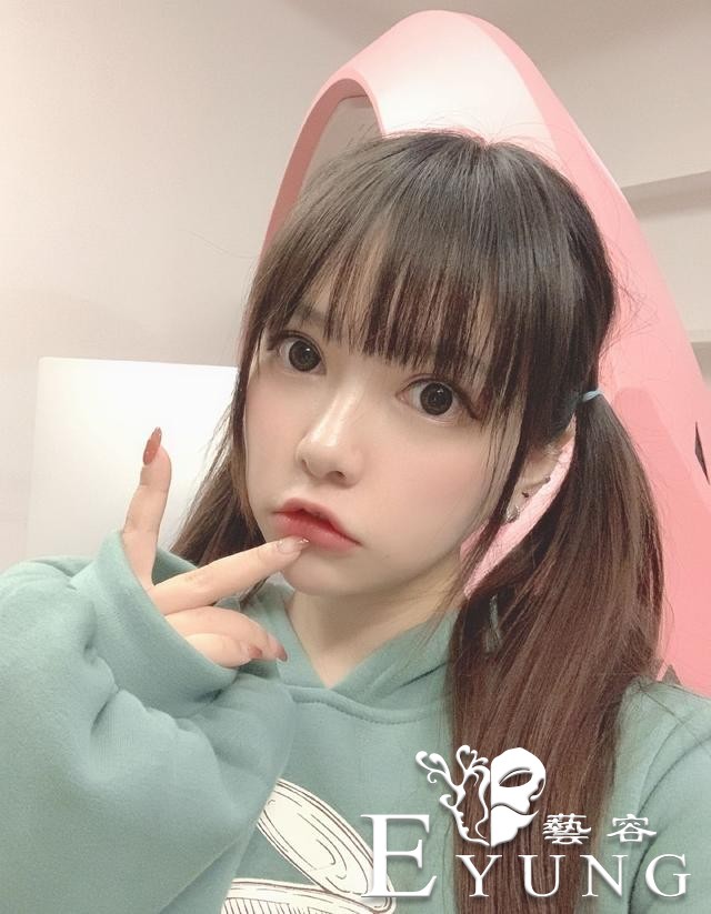 胶衣COS代表人“六二二”，平时的她其实是个双马尾萌妹-5.jpg