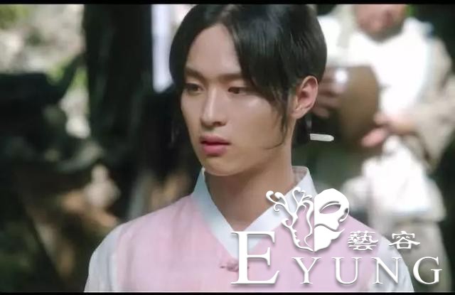 因帮警察抓贼上新闻被发掘出道，他现反串女装走红，颜值秒杀女主-5.jpg