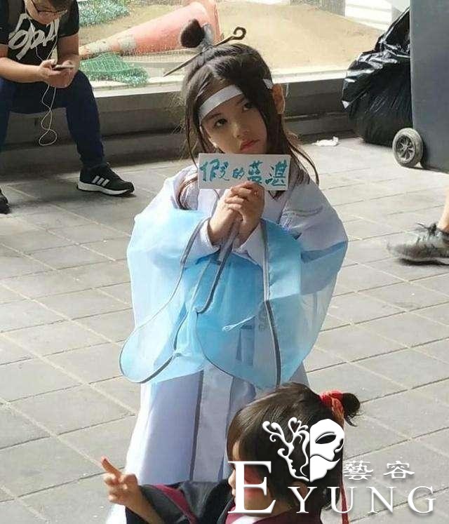 小学生玩起cos简直神还原，那些假扮萝莉的大人这下尴尬了-3.jpg