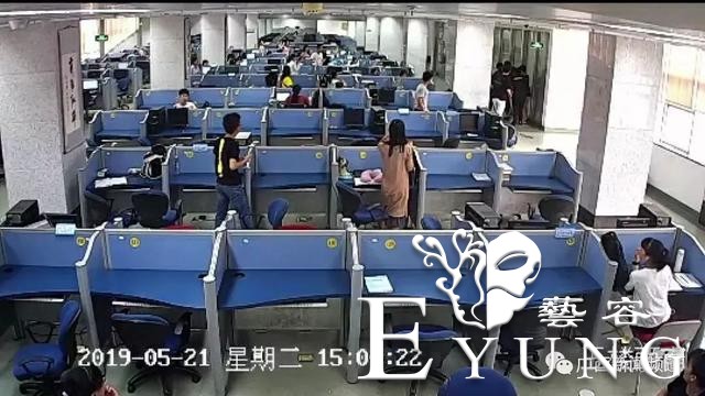 不可描述！南宁某高校图书馆出现“变装男”，穿着女装...-9.jpg