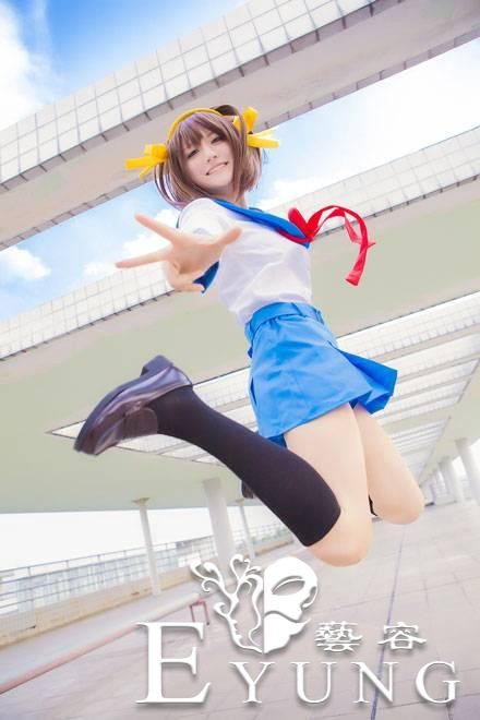 每日图鉴大赏，凉宫春日的忧郁COS，制服大长腿的萌妹美翻了-2.jpg