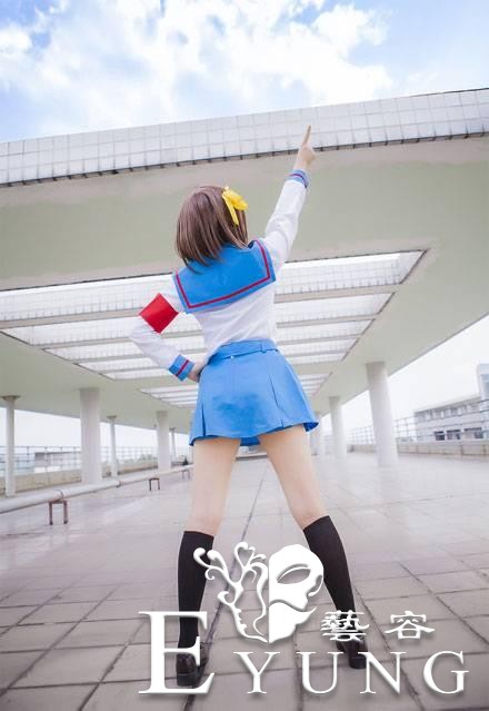 每日图鉴大赏，凉宫春日的忧郁COS，制服大长腿的萌妹美翻了-8.jpg