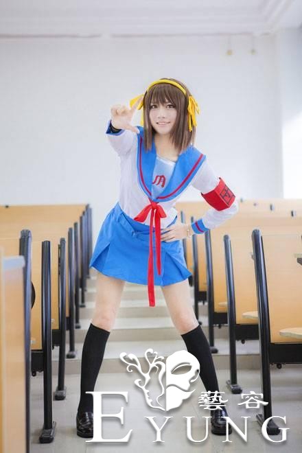 每日图鉴大赏，凉宫春日的忧郁COS，制服大长腿的萌妹美翻了-6.jpg
