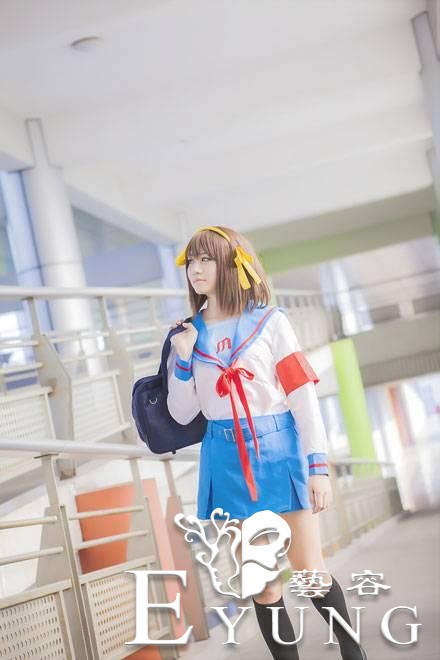 每日图鉴大赏，凉宫春日的忧郁COS，制服大长腿的萌妹美翻了-7.jpg