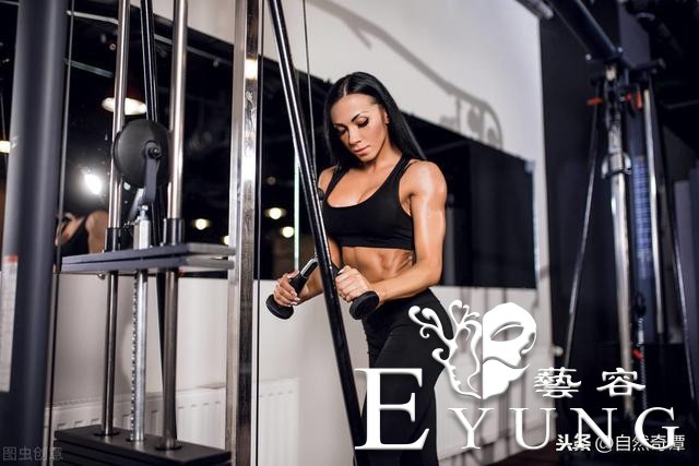 为了稳住女王地位，她竟男扮女装，还长出了大丁丁-4.jpg