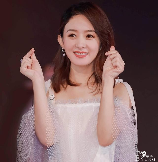 黄晓明穿连体裤遇刁钻视角，暴露五五分身材，腿显得没赵丽颖的长-2.jpg