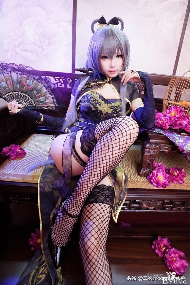 清纯美艳，高颜值与大长腿的洛天依cos，金丝雀俘获了我的芳心-1.jpg