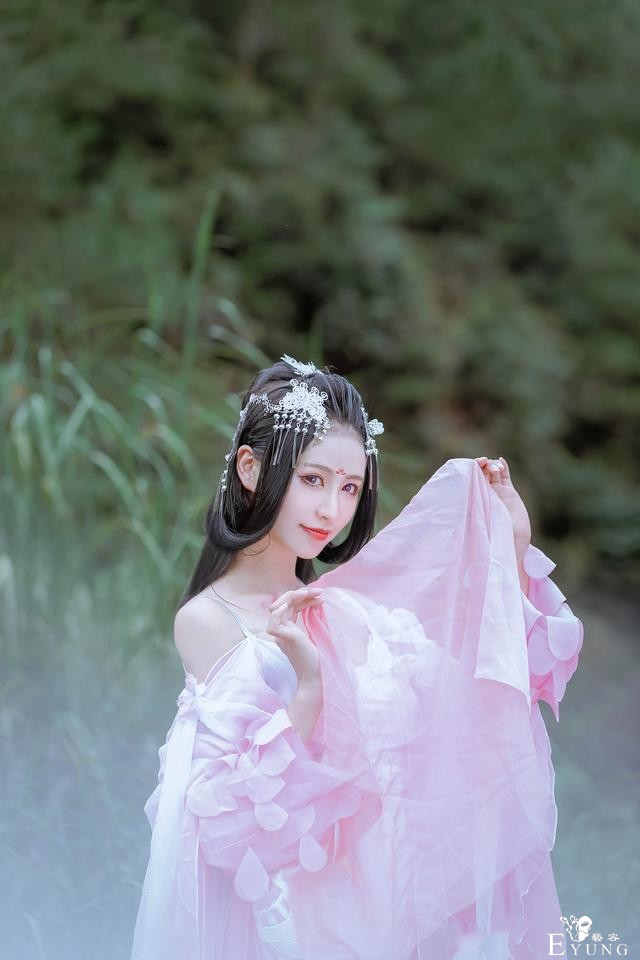 三位气质COSER扮演的国产游戏《剑网情缘3》七秀派角色！很有仙气-13.jpg