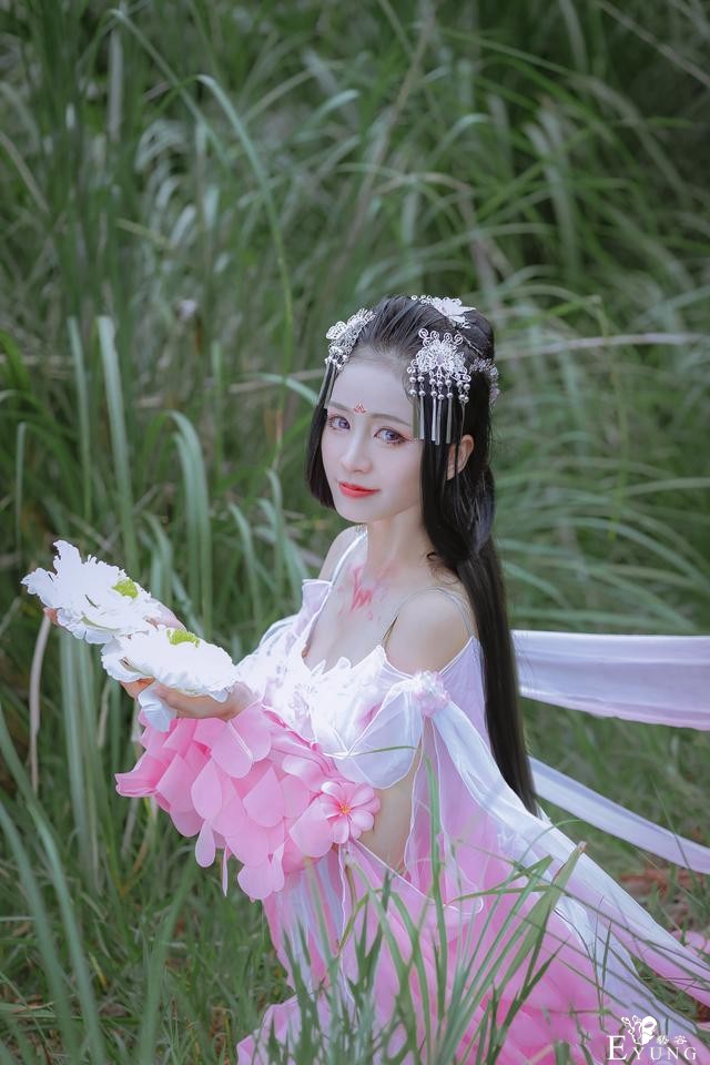 三位气质COSER扮演的国产游戏《剑网情缘3》七秀派角色！很有仙气-16.jpg
