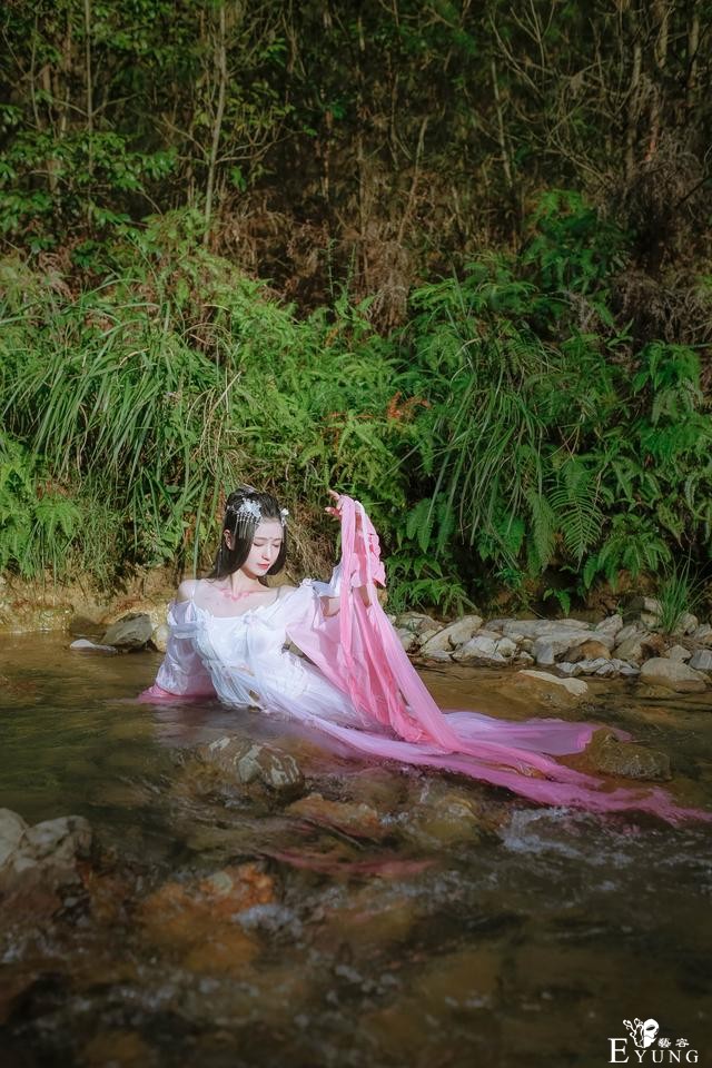 三位气质COSER扮演的国产游戏《剑网情缘3》七秀派角色！很有仙气-20.jpg