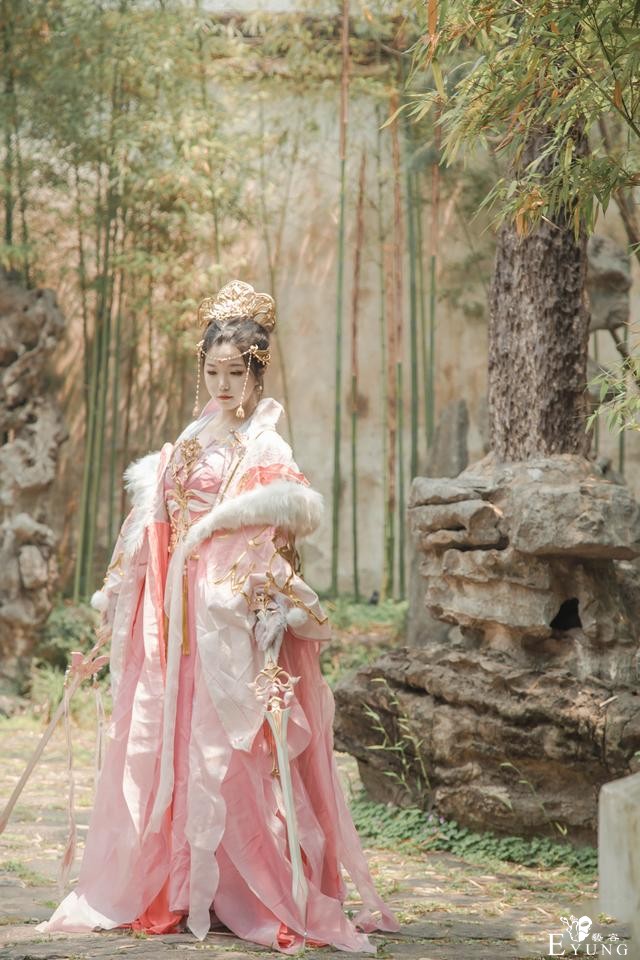 三位气质COSER扮演的国产游戏《剑网情缘3》七秀派角色！很有仙气-22.jpg