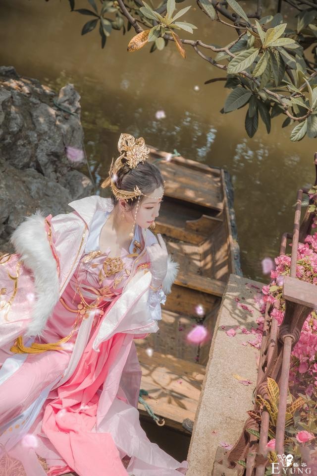 三位气质COSER扮演的国产游戏《剑网情缘3》七秀派角色！很有仙气-26.jpg