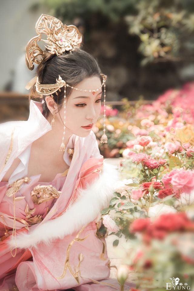 三位气质COSER扮演的国产游戏《剑网情缘3》七秀派角色！很有仙气-29.jpg