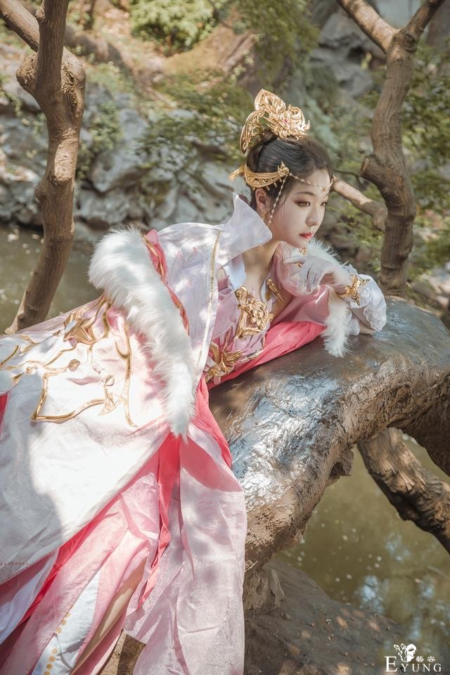 三位气质COSER扮演的国产游戏《剑网情缘3》七秀派角色！很有仙气-32.jpg