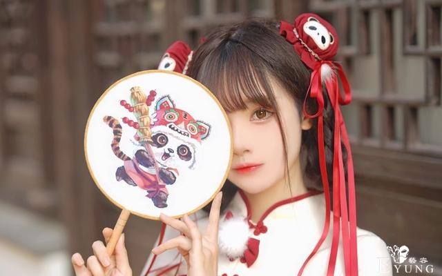 孩子妈也出Cos？表面上是美少女，背地里是三个孩子的妈-4.jpg
