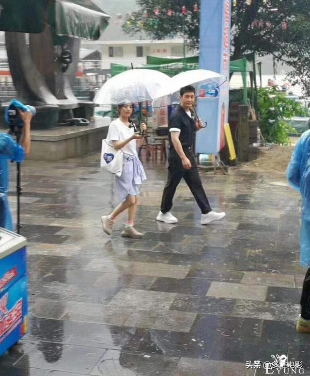 赵丽颖后又一位当红女星录《中餐厅》，路透照曝光：身材难分伯仲-3.jpg