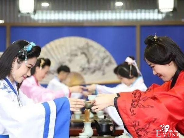 美若惊鸿，诗情画意...淄博这家汉服体验馆太美了！现在还能免费体验-15.jpg