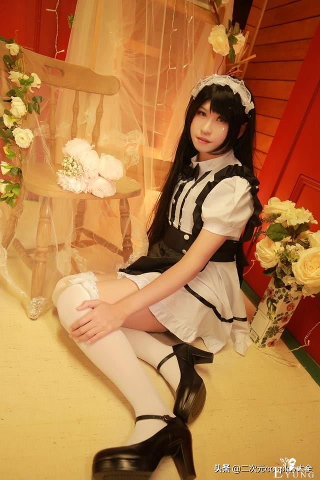 新西兰伪娘cos女仆第一弹，钢琴与鲜花包围太美啦-6.jpg