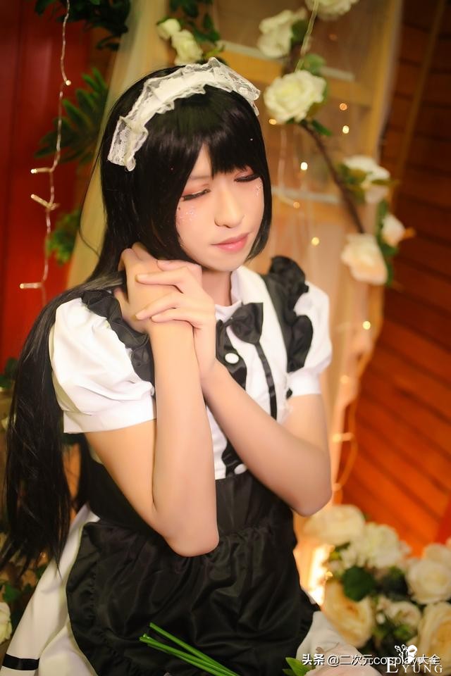 新西兰伪娘cos女仆第一弹，钢琴与鲜花包围太美啦-9.jpg