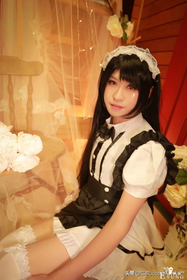 新西兰伪娘cos女仆第一弹，钢琴与鲜花包围太美啦-8.jpg