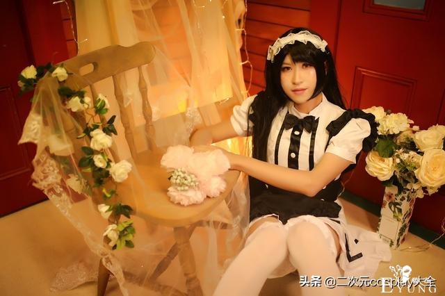 新西兰伪娘cos女仆第一弹，钢琴与鲜花包围太美啦-13.jpg