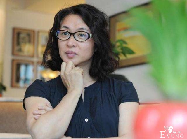 中国变性第一人，从小就爱穿女装，富商老公至死不知她曾是男儿身-1.jpg