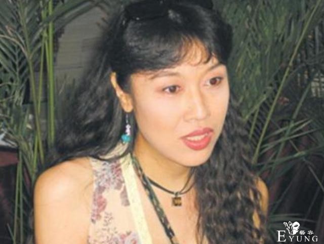 中国变性第一人，从小就爱穿女装，富商老公至死不知她曾是男儿身-7.jpg