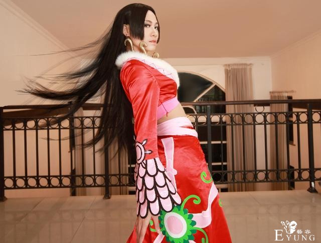 《海贼王》cosplay神还原，女帝霸气回眸，黄猿打破“次元壁”-5.jpg