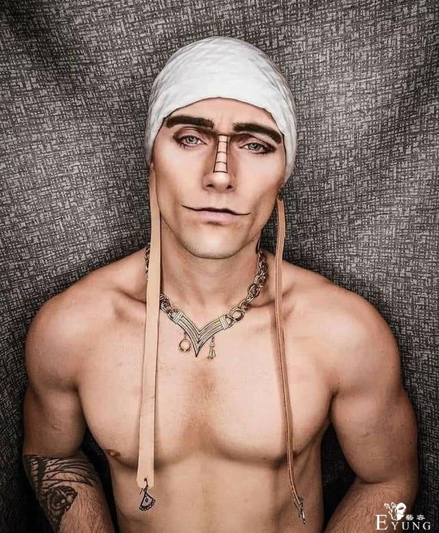 什么叫做cosplay？这位外国小哥用cos海贼王告诉你，态度很重要-4.jpg