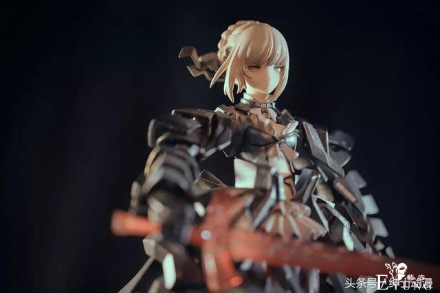 二次元真正绝望不是手办被毁，是我坐你对面，你不知我是男是女！-1.jpg
