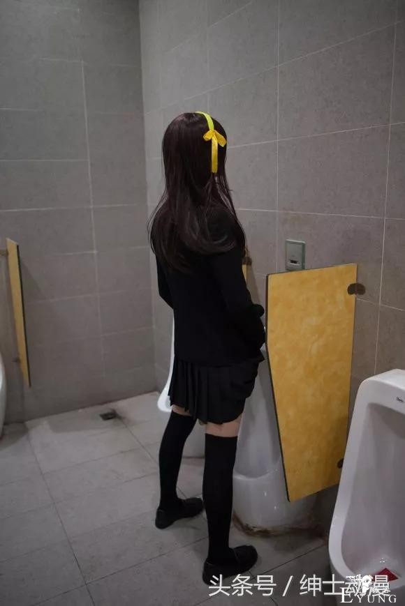 二次元真正绝望不是手办被毁，是我坐你对面，你不知我是男是女！-5.jpg