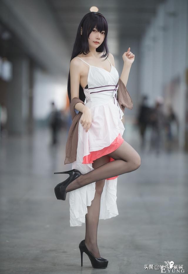 动漫展美女黑丝长腿性感cos写真，低领吊带美腿黑丝高跟-3.jpg