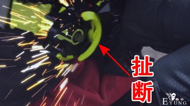 同样是扯断腰带，《假面骑士01》简单粗暴，《铠甲猎铠》五毛特效-3.jpg