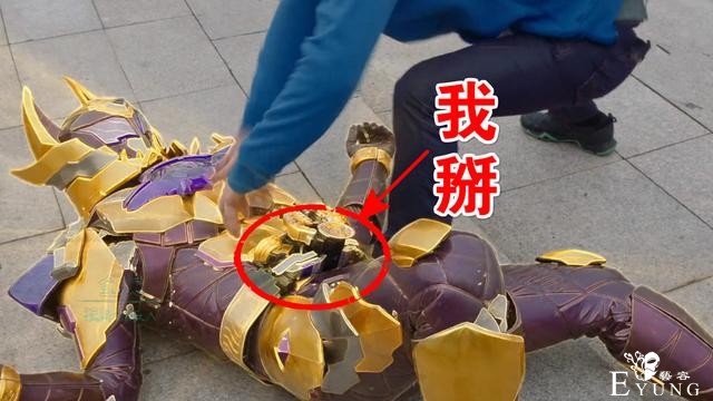 同样是扯断腰带，《假面骑士01》简单粗暴，《铠甲猎铠》五毛特效-5.jpg