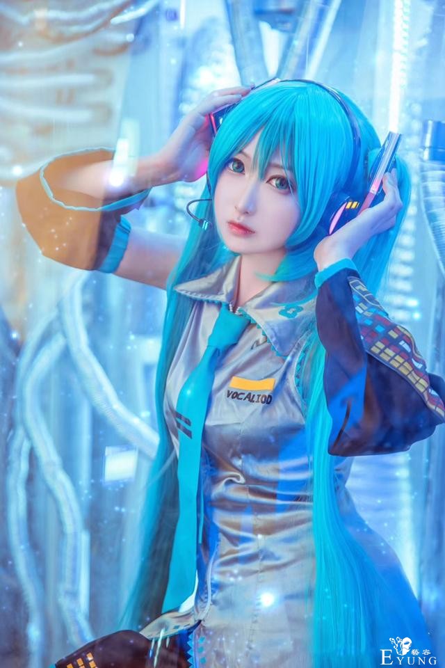 三组国人漂亮妹子COS的人气虚拟偶像角色“初音未来”！十分养眼-23.jpg