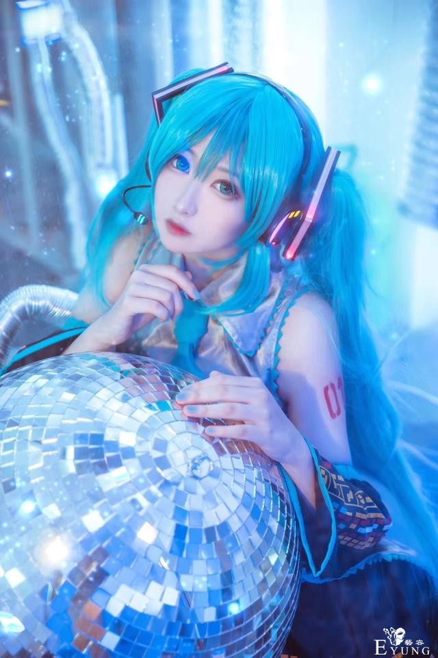 三组国人漂亮妹子COS的人气虚拟偶像角色“初音未来”！十分养眼-26.jpg