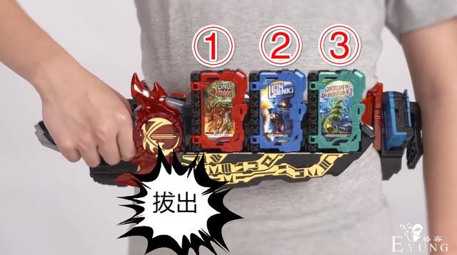 假面骑士Saber驱动器玩法解读，拔出圣剑弹开魔法书，标配三本书-4.jpg