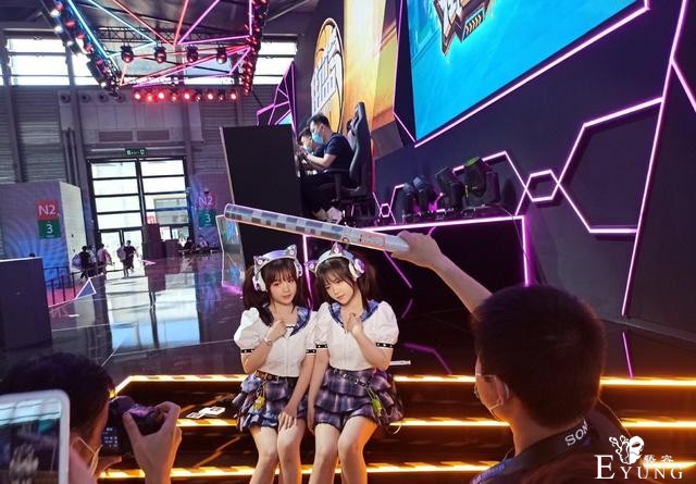 CJ的SG休息时是什么样？依然一排“腿精”，却有人悄悄脱了鞋-3.jpg
